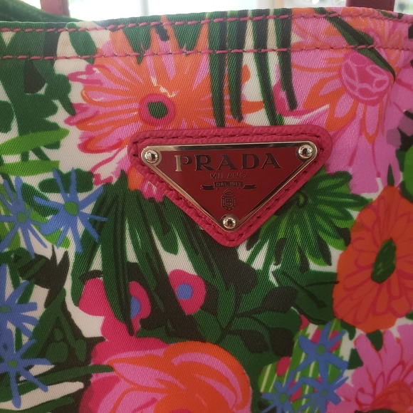 Prada bag - Picture 3 of 8